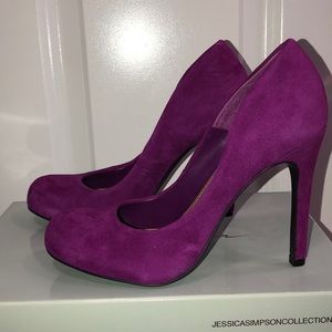 *NEVER WORN* beautiful fuscia pumps